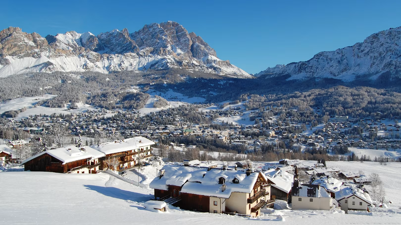 Cortina d'Ampezzo et les Dolomites sous la neige