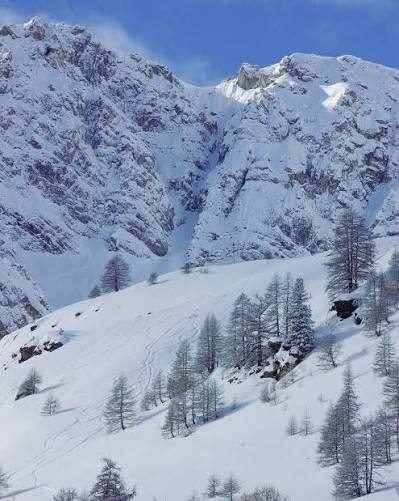 Montagnes enneigées près de Milan